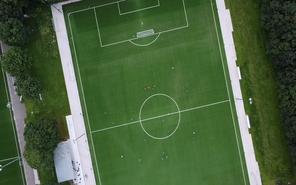 Der Platz des SV Kaster 1993 aus der Luft.